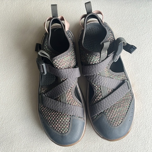 Chaco water shoes / sandals size 9, closed toe. - Picture 2 of 7